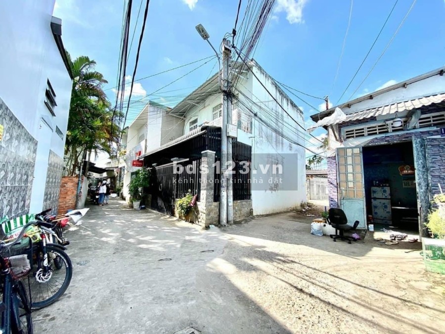Nhà Trệt Lầu Trung Tâm góc 03 mặt tiền hẻm 5 Nguyễn Việt Hồng lộ ô tô tới nhà