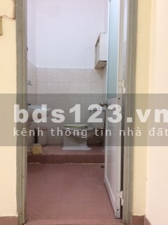 Cho thuê căn hộ tầng 3, 2 PN, 1 toilet, balcony lớn, diện tích sử dụng 80m2, giá 8 triệu/tháng
