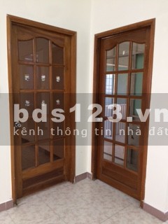 Cho thuê căn hộ tầng 3, 2 PN, 1 toilet, balcony lớn, diện tích sử dụng 80m2, giá 8 triệu/tháng