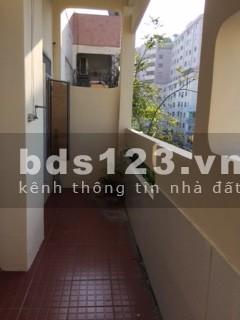 Cho thuê căn hộ tầng 3, 2 PN, 1 toilet, balcony lớn, diện tích sử dụng 80m2, giá 8 triệu/tháng