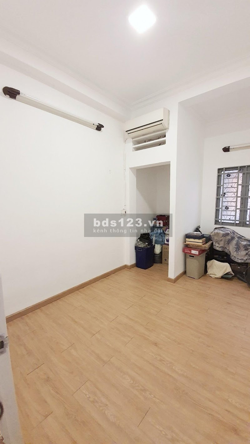 Bán nhà Hoàn Văn Thụ Q.Tân Bình 3 Tầng, Đúc BTCT 3PN, Giá Rẻ 3T55 sang trọng.