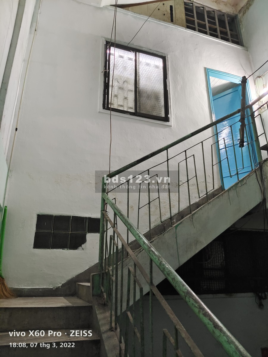 Bán căn hộ chung cư lầu 2 đường Nguyễn Duy Dương liên hệ xem nhà 0916895447