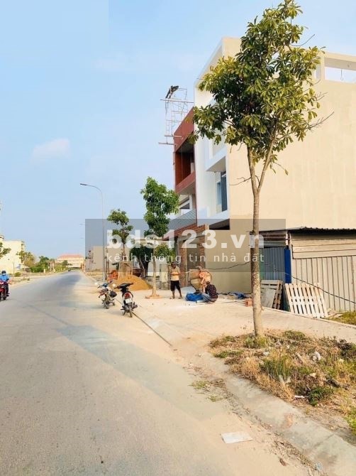 Ông Anh kẹt tiền gửi bán gấp lô đất 5 x 25, giá 450 triệu, bao GPXD, gần chợ Vĩnh Lộc O789-114-979