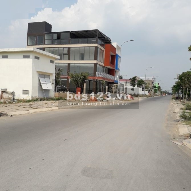 Ông Anh kẹt tiền gửi bán gấp lô đất 5 x 25, giá 450 triệu, bao GPXD, gần chợ Vĩnh Lộc O789-114-979