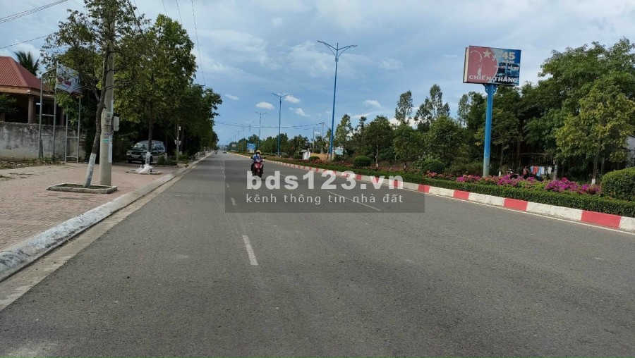 Bán đất mặt tiền đường 44A TT.Long Điền nhỉnh 2 tỷ sổ đỏ chính chủ, giá tốt đầu tư