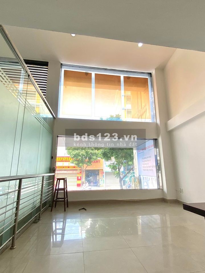 Bên em cần cho thuê tòa nhà văn phòng vị trí đắc địa tại trung tâm quận Tân Phú, giá tốt