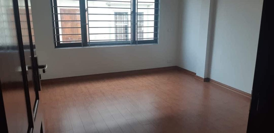 Ô Tô, Kinh doanh, Nhà long lanh ngõ thông, Lô góc Đê Trần Khát Chân 40m 5 tầng 3.8 tỷ.