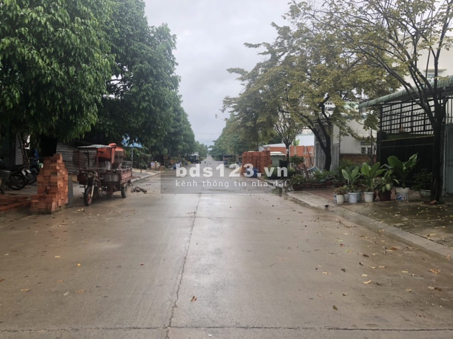 Chủ kẹt tiền bán gấp 2 lô đất ngay trung tâm thị xã Bến Cát khu dân cư đông giá tốt đầu tư