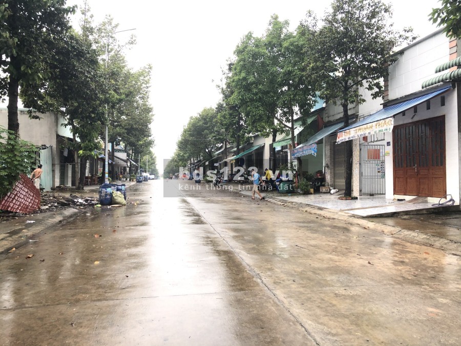 Chủ kẹt tiền bán gấp 2 lô đất ngay trung tâm thị xã Bến Cát khu dân cư đông giá tốt đầu tư