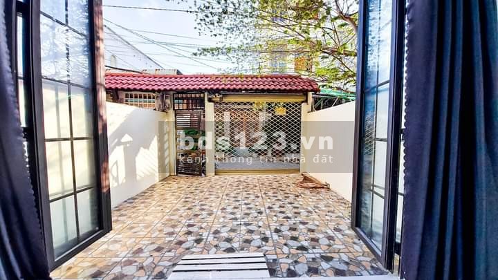 Bán nhà tặng toàn bộ nội thất sang trọng giá bán 4.29 tỷ, thương lượng, khu dân cư