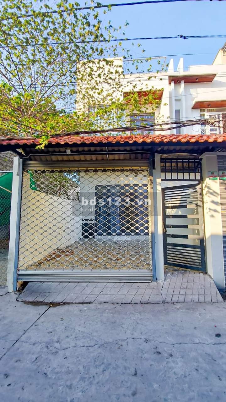 Bán nhà tặng toàn bộ nội thất sang trọng giá bán 4.29 tỷ, thương lượng, khu dân cư