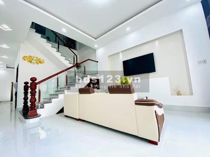 Bán nhà tặng toàn bộ nội thất sang trọng giá bán 4.29 tỷ, thương lượng, khu dân cư