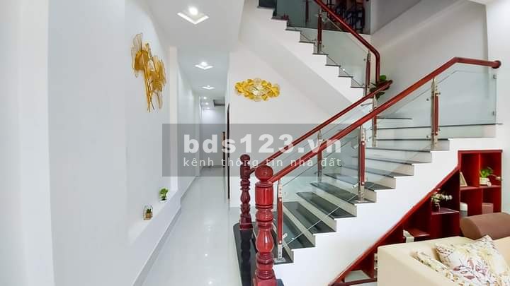 Bán nhà tặng toàn bộ nội thất sang trọng giá bán 4.29 tỷ, thương lượng, khu dân cư