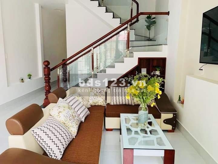 Bán nhà tặng toàn bộ nội thất sang trọng giá bán 4.29 tỷ, thương lượng, khu dân cư