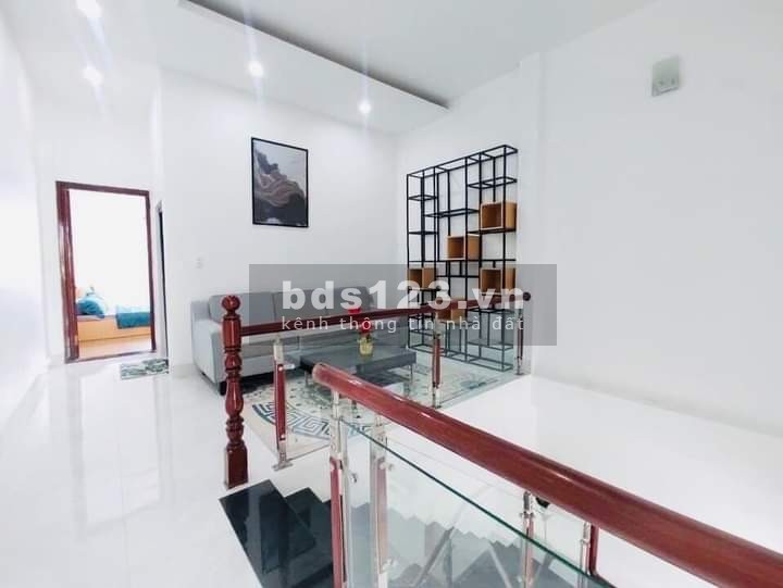 Bán nhà tặng toàn bộ nội thất sang trọng giá bán 4.29 tỷ, thương lượng, khu dân cư