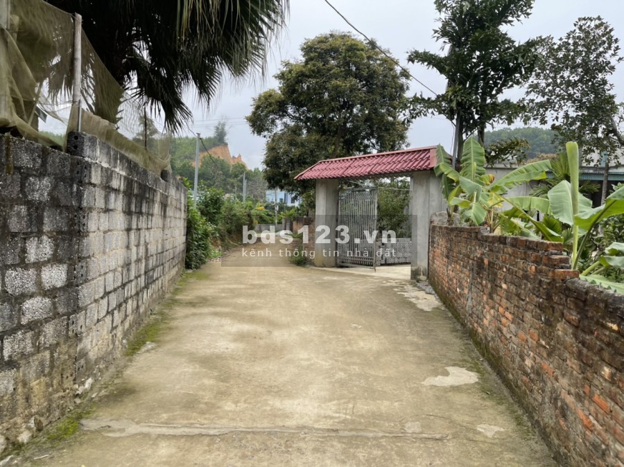 Bán đất Lạc Thuỷ - Hoà Bình lô góc 2 mặt tiền khu vực đông dân cư. Giá chỉ nhỉnh 1tr/m2