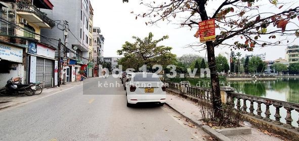 Gara ô tô 7 chỗ rộng gần chợ, gần hồ Điều Hoà, đúc kiên cố 5 tầng thông thoáng, khu an ninh