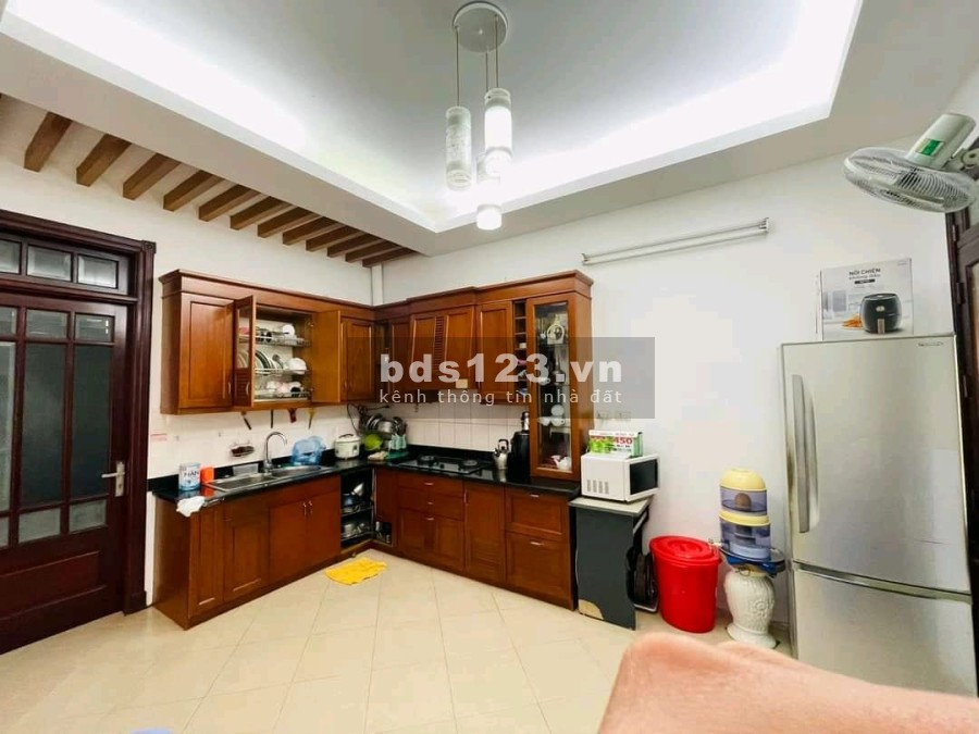 Bán Nhà Kim Giang Hoàng Mai diện tích 50m2 đúc 5 tầng 7.3 mặt tiền giá bán 5.55 tỷ