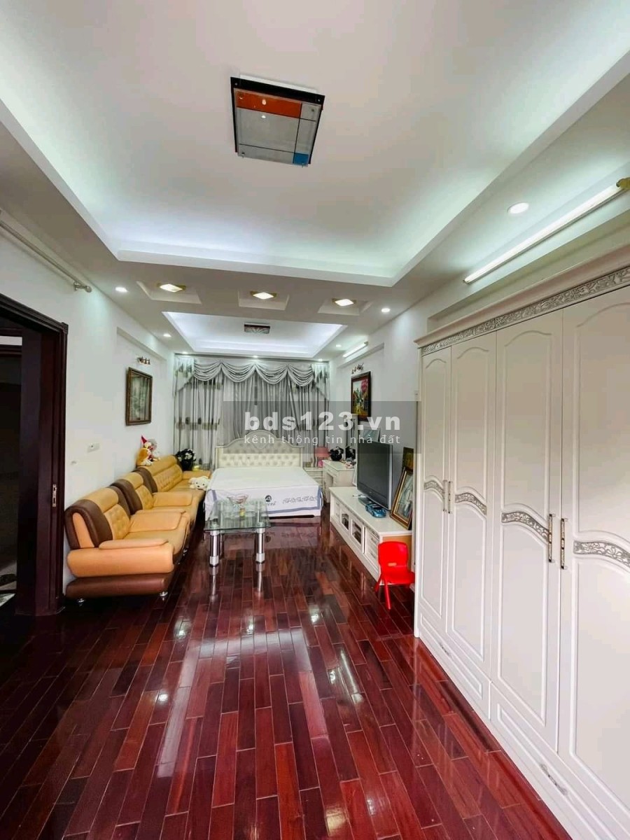 Bán Nhà Kim Giang Hoàng Mai diện tích 50m2 đúc 5 tầng 7.3 mặt tiền giá bán 5.55 tỷ