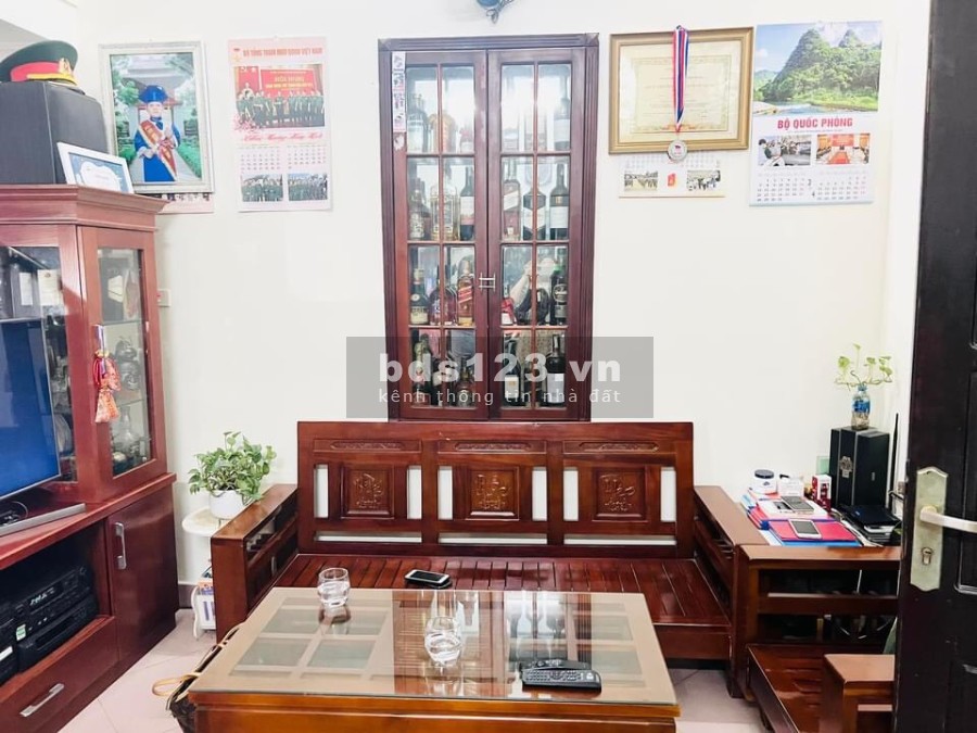 Bán nhà nguyên căn chính chủ phố Hoàng Ngân, diện tích 32m2, 5 tầng rộng 5m, giá 3.9 tỷ