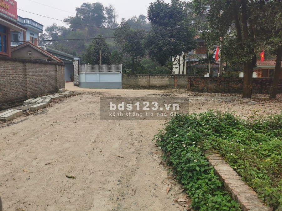 Chính chủ cần bán gấp 125m2 đất thôn Đồng Chằm, Quốc Oai, Hà Nội chỉ nhích hơn 2 Tỷ