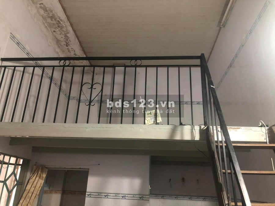Phòng trọ Quận 4 diện tích sử dụng 25m² (2-3 người) gần Quận 1, Quận 7 có gác lửng mát