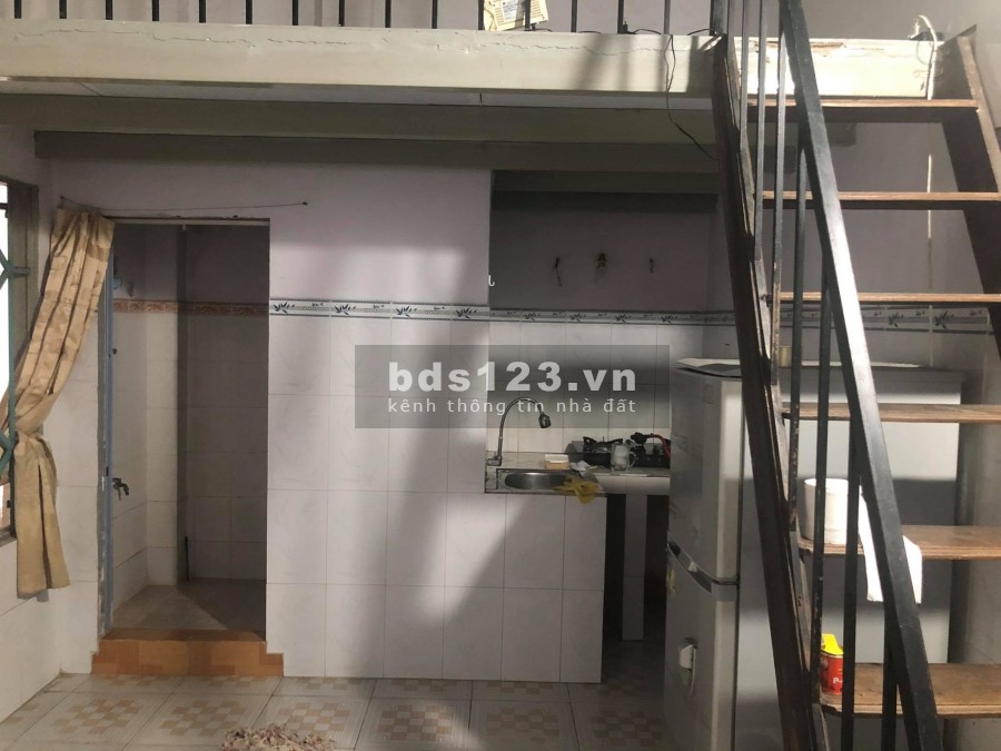 Phòng trọ Quận 4 diện tích sử dụng 25m² (2-3 người) gần Quận 1, Quận 7 có gác lửng mát