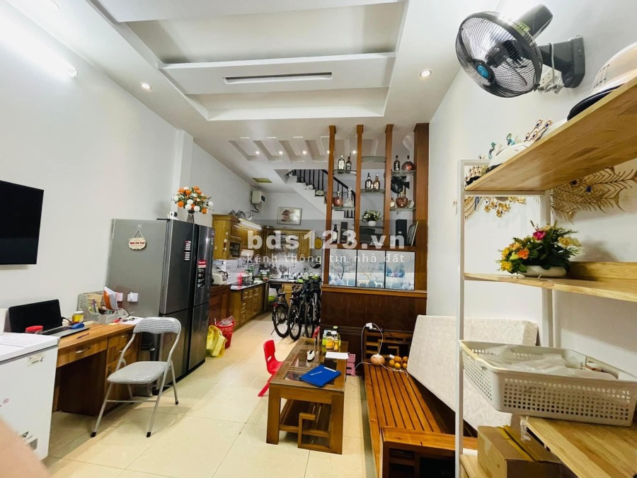 Siêu phẩm Đống Đa 3 thoáng 50m mặt tiền 8m ô tô ngõ thông giá bán chỉ nhỉnh 6 tỷ