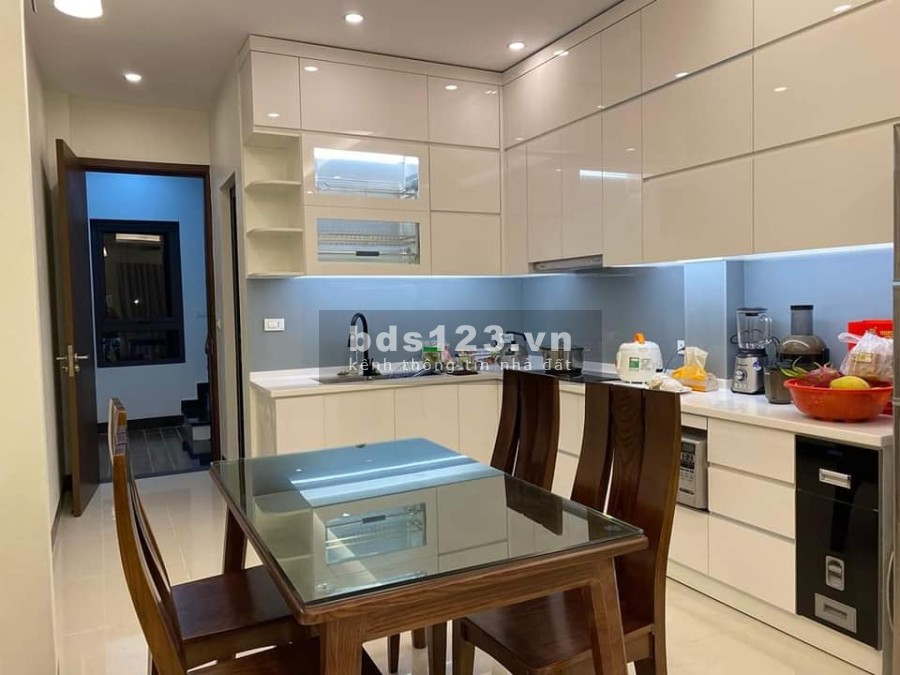 Bán nhà Ngọc Thuỵ, diện tích 50m2, 4 tầng lô góc sáng thoáng, ô tô nhỉnh 4 tỷ, lh 0972263245