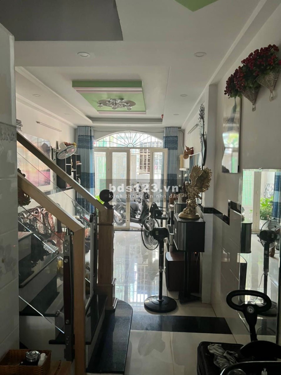 Nhỉnh 6 tỷ nhà nguyên căn diện tích sử dụng 65m2 Hồng Lạc Phường 11, lh 0908378406