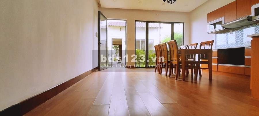 Nhà 1 trệt 1 lầu, 2 PN, 2WC, phòng khách, bếp, sân vườn khu dân cư Tân Đức