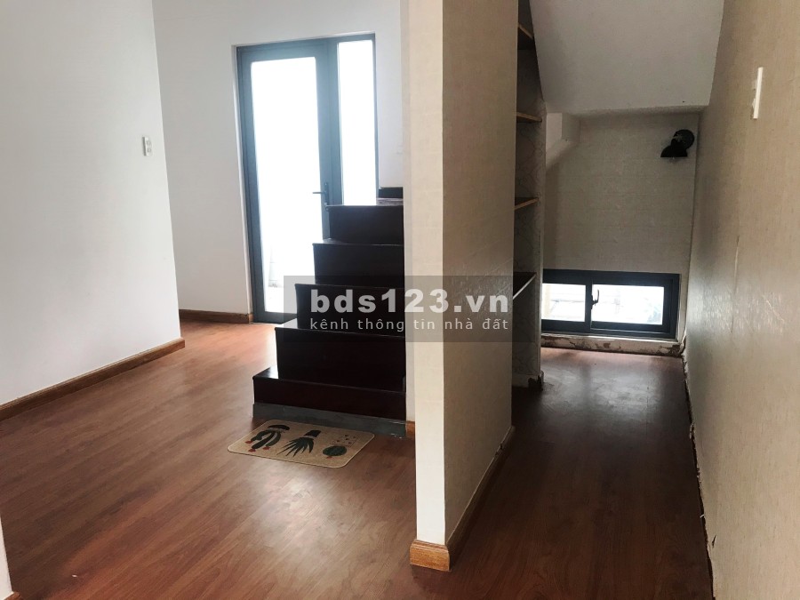 Nhà 1 trệt 1 lầu, 2 PN, 2WC, phòng khách, bếp, sân vườn khu dân cư Tân Đức