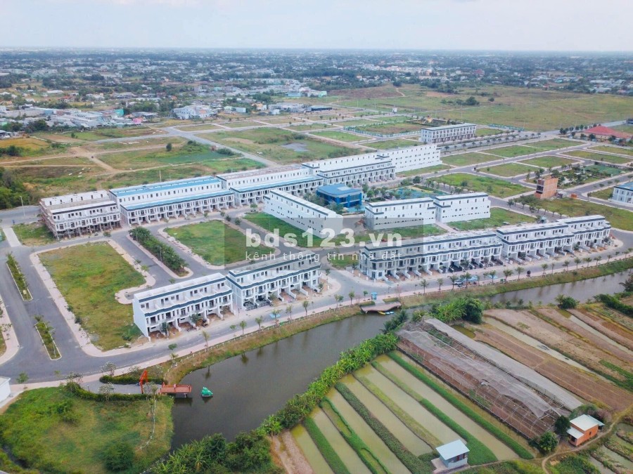 Chính chủ cần bán lô đất diện tích 100m2 hướng Đông Nam, dự án The Sol City Nam Sài Gòn