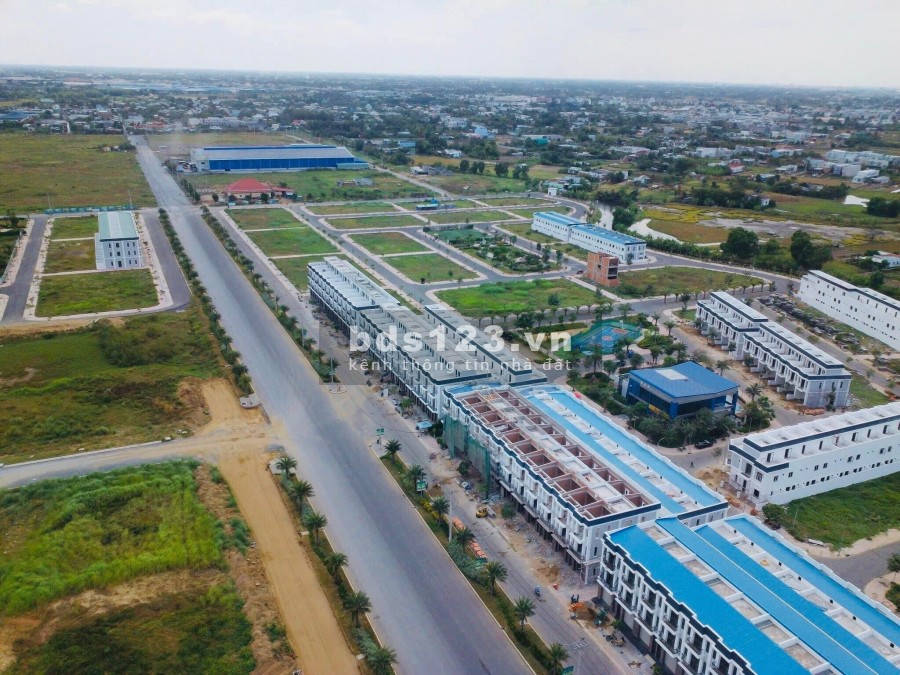 Chính chủ cần bán lô đất diện tích 100m2 hướng Đông Nam, dự án The Sol City Nam Sài Gòn