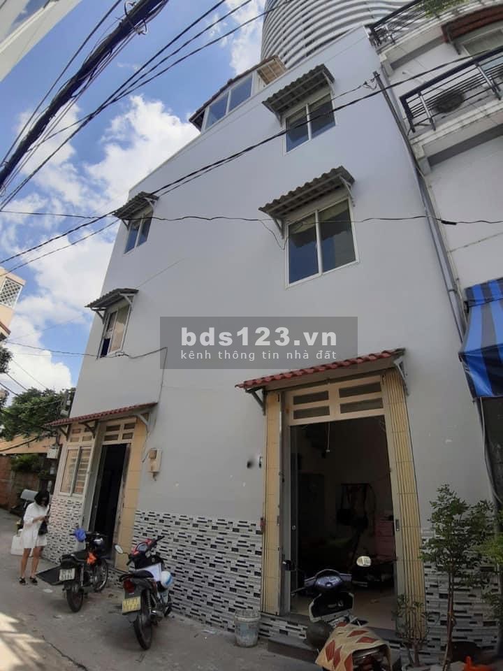 Bán nhà nguyên căn đẹp sát vách Quận 1, giá tốt đầu tư, đúc 3 tầng kiên cố, khu an ninh