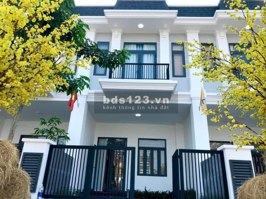 Chính chủ cần bán lô đất diện tích 100m2 hướng Đông Nam, dự án The Sol City Nam Sài Gòn