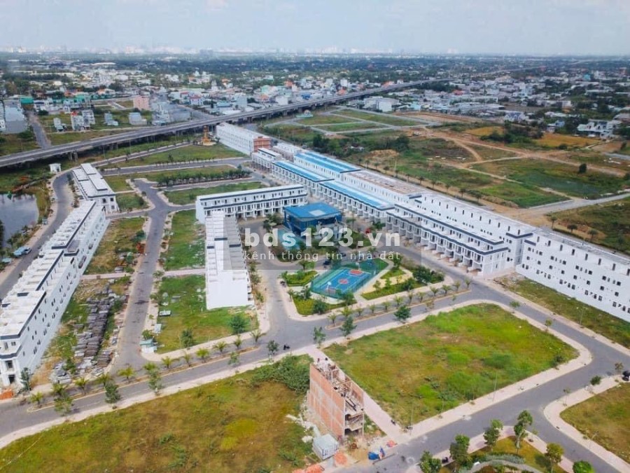 Chính chủ cần bán lô đất diện tích 100m2 hướng Đông Nam, dự án The Sol City Nam Sài Gòn
