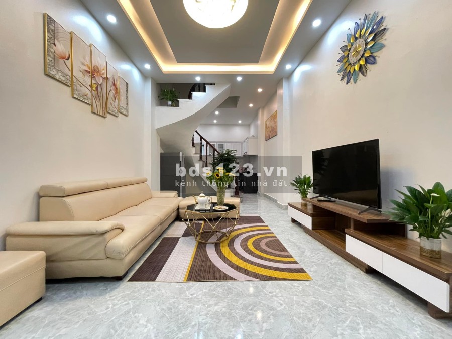 Nhà Kim Giang Hoàng Mai diện tích sử dụng 38m2, 4 tầng 3.5m mặt tiền giá bán chỉ 3.55 tỷ