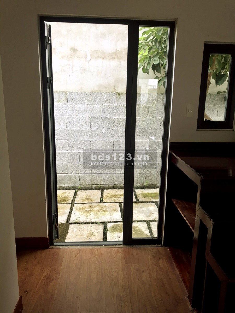 Nhà 1 trệt 1 lầu, 2 PN, 2WC, phòng khách, bếp, sân vườn khu dân cư Tân Đức