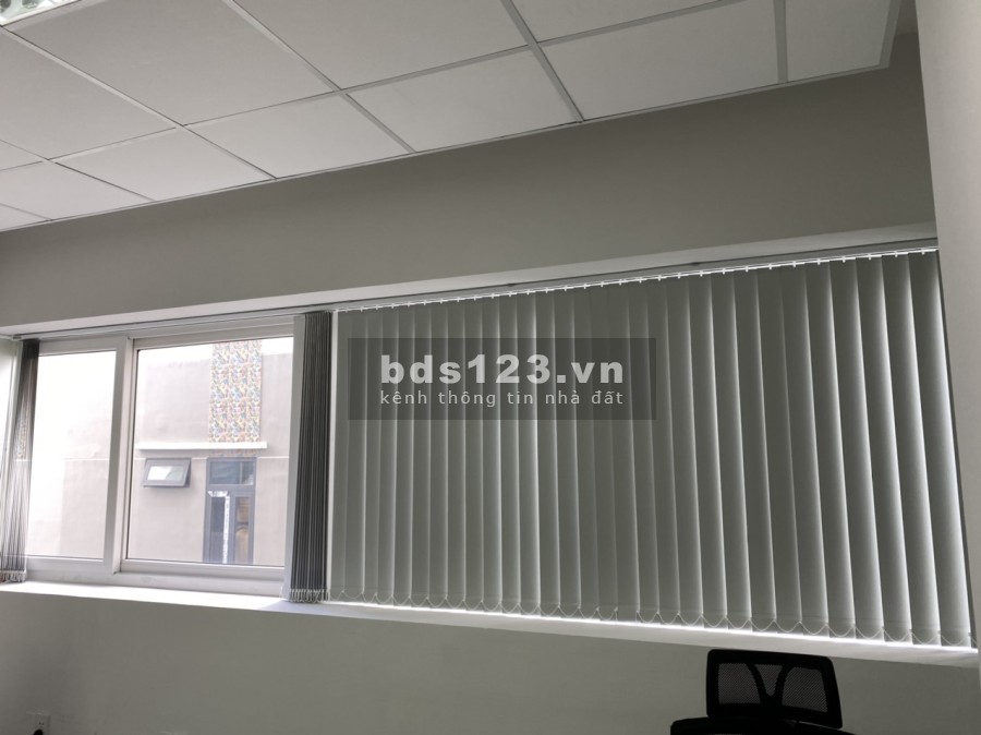 Văn phòng diện tích 70m2 ngay mặt tiền đường lơn Quận 3 full nội thất mới toanh
