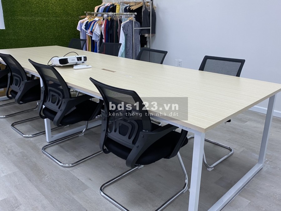 Văn phòng diện tích 70m2 ngay mặt tiền đường lơn Quận 3 full nội thất mới toanh