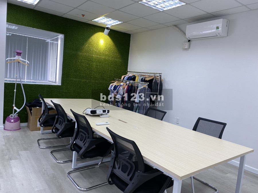 Văn phòng diện tích 70m2 ngay mặt tiền đường lơn Quận 3 full nội thất mới toanh