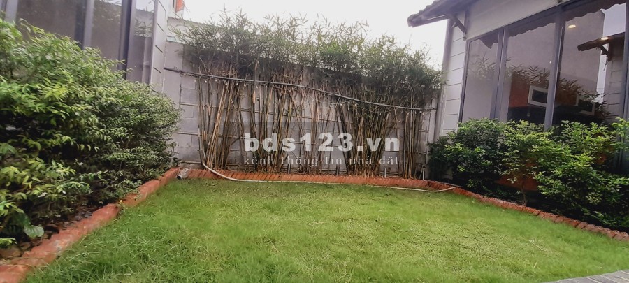 Nhà 1 trệt 1 lầu, 2 PN, 2WC, phòng khách, bếp, sân vườn khu dân cư Tân Đức