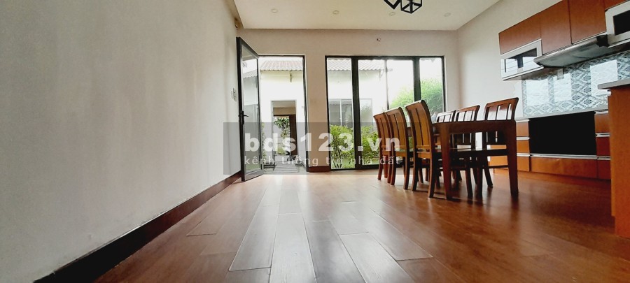 Nhà 1 trệt 1 lầu, 2 PN, 2WC, phòng khách, bếp, sân vườn khu dân cư Tân Đức