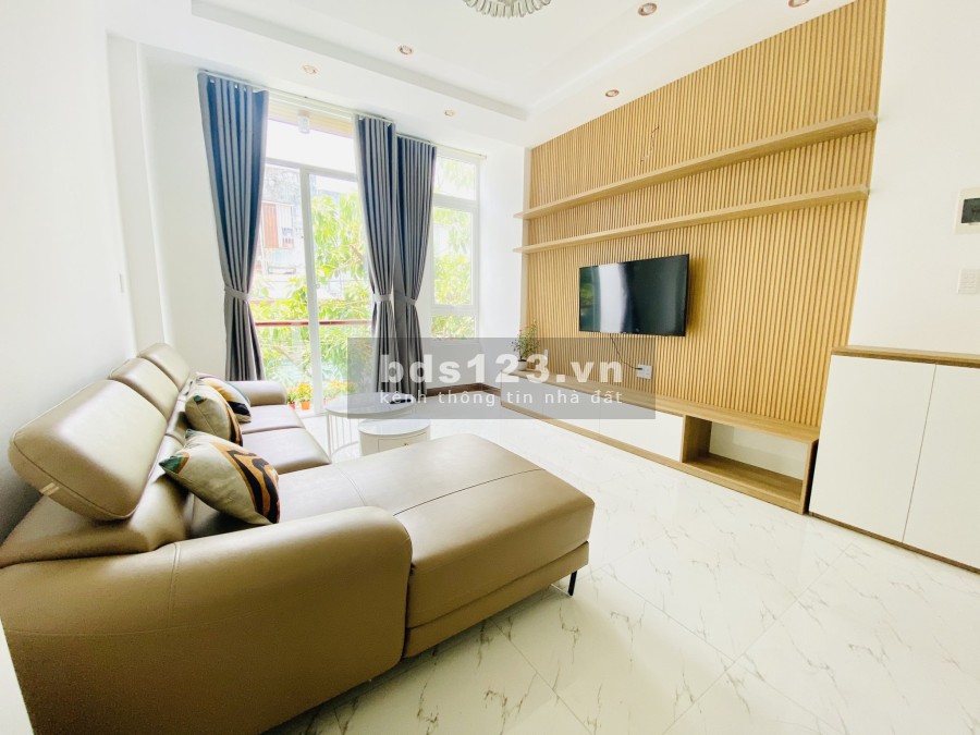 Cần bán nhà 3 tầng - mặt tiền Huỳnh Lý, 56m2, Nam lệch Tây, giá 5 Tỷ. LH 0909198449.