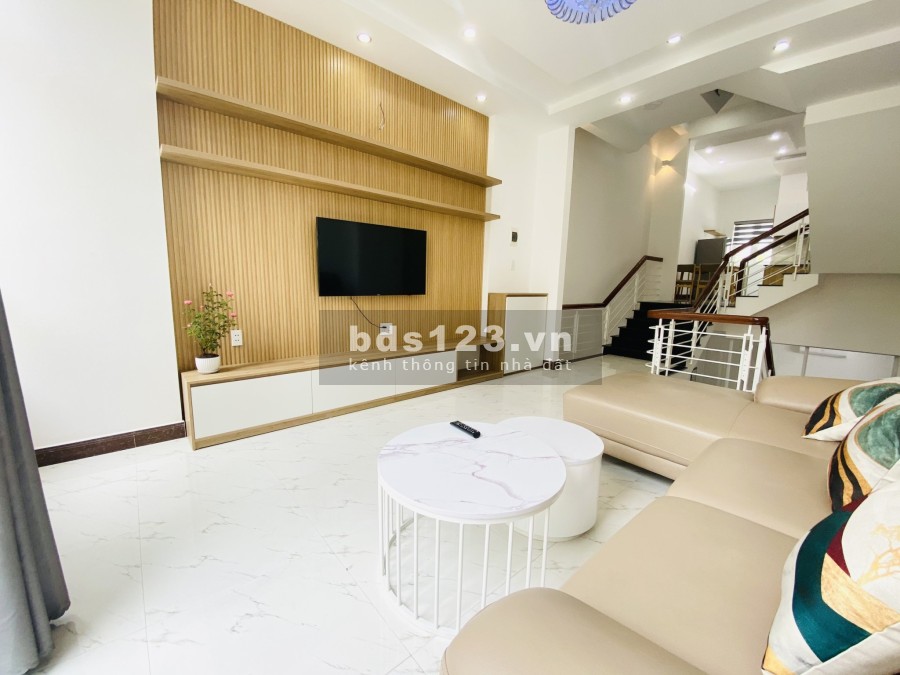 Cần bán nhà 3 tầng - mặt tiền Huỳnh Lý, 56m2, Nam lệch Tây, giá 5 Tỷ. LH 0909198449.
