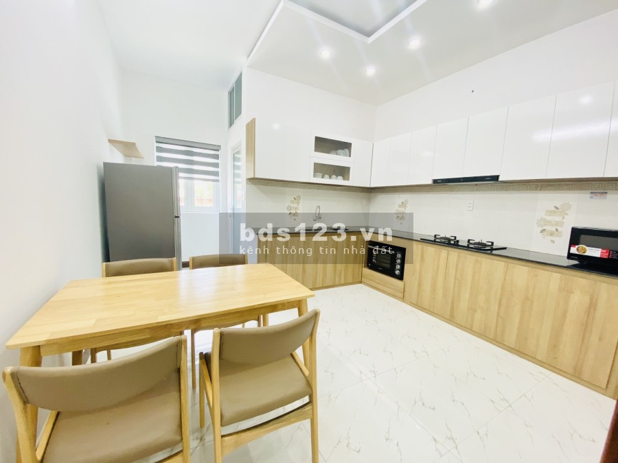 Cần bán nhà 3 tầng - mặt tiền Huỳnh Lý, 56m2, Nam lệch Tây, giá 5 Tỷ. LH 0909198449.
