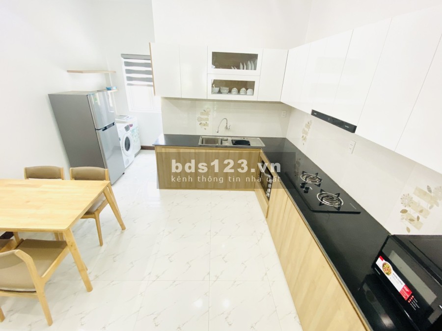 Cần bán nhà 3 tầng - mặt tiền Huỳnh Lý, 56m2, Nam lệch Tây, giá 5 Tỷ. LH 0909198449.