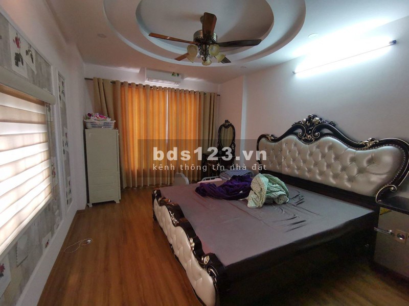Siêu Phẩm mặt phố Hoàng Mai, Kinh doanh đỉnh, ô tô đỗ cổng, 50m,4T, MT 4m, 4.5 tỷ (có TL)