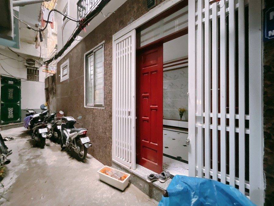 Bán nhà 5 tầng mới Bạch Mai Quận Hai Bà Trưng, giá bán chỉ 4,5 tỷ diện tích 40m2, sổ sẵn